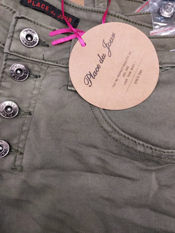 Magasin de vêtements pour achat d'un jean de marque BS de grande taille pour femme à Avignon
